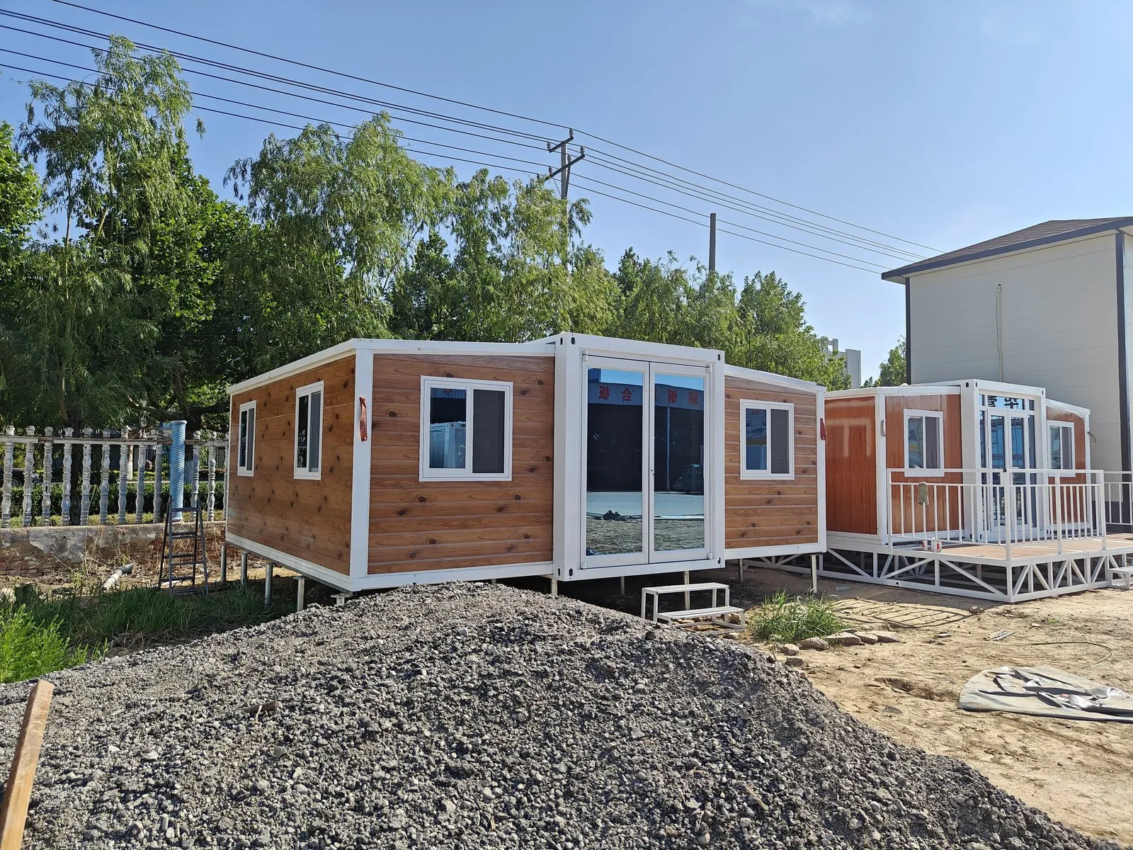 Row of expandable units on site