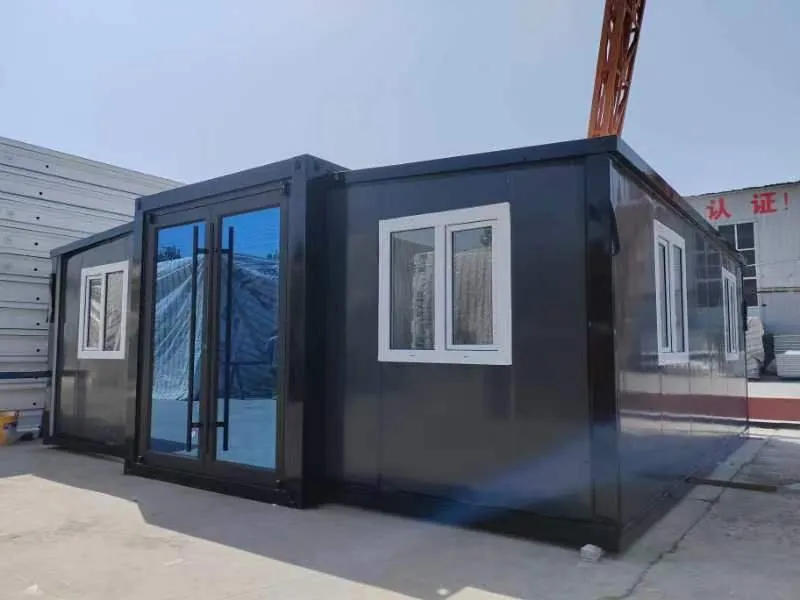 Folding unit with glazed front