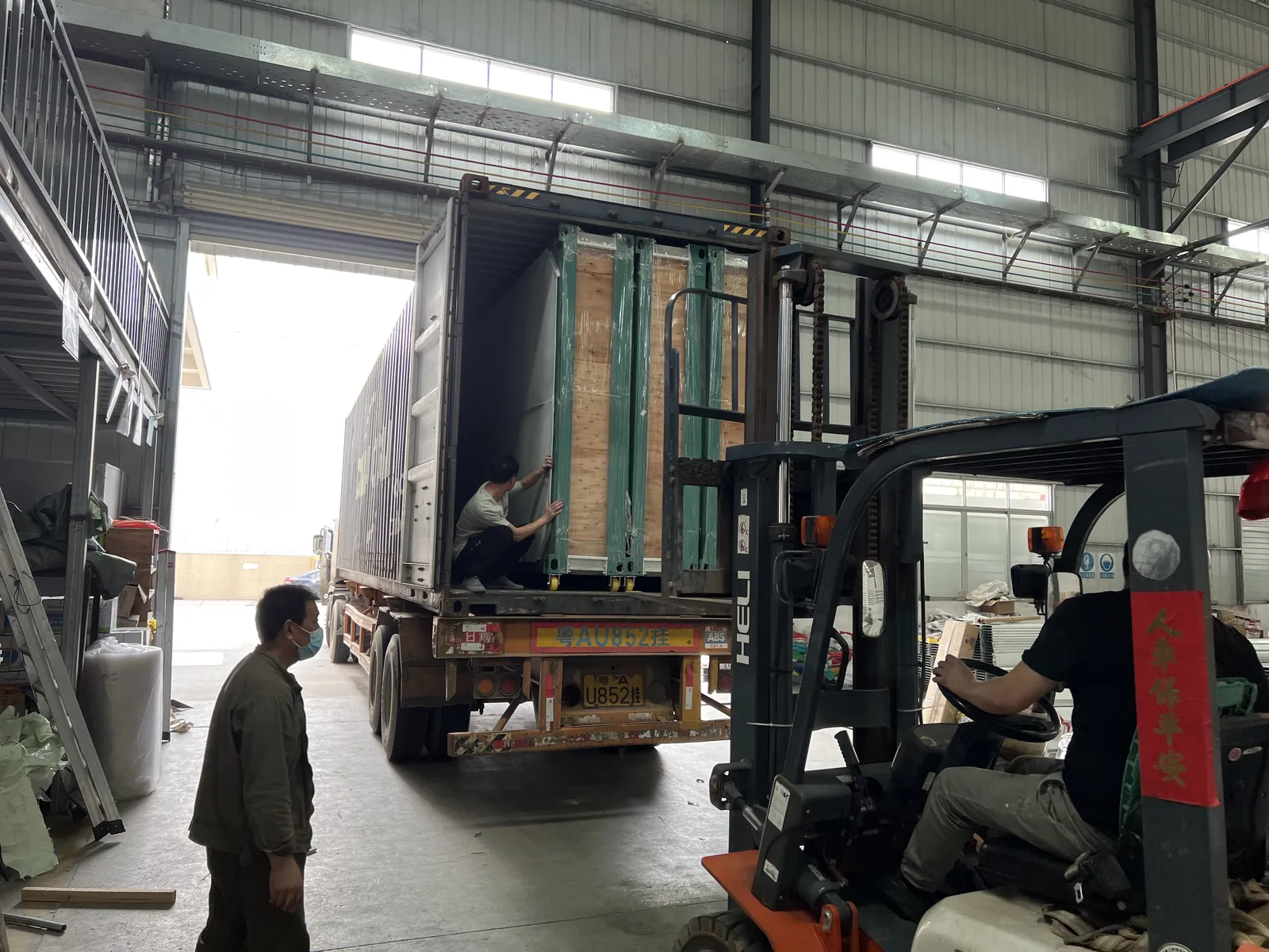 Detachable flat-pack container house loaded for shipment