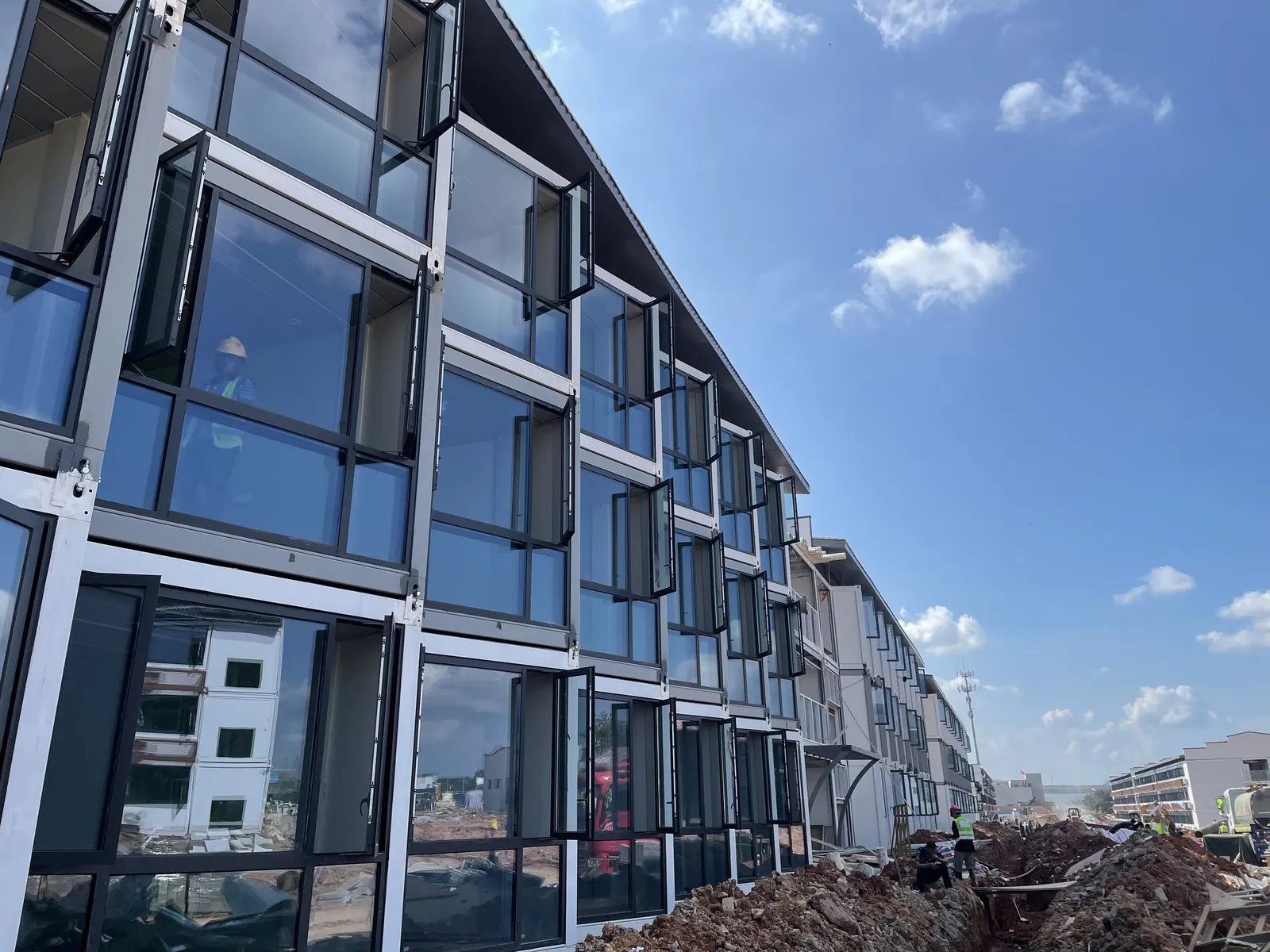 Aluminium facade cladding